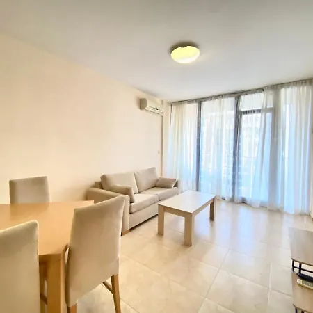 Family Apartment In Trakia Complex شقة